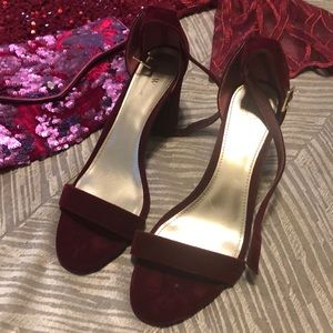 Burgundy velvet shoes
